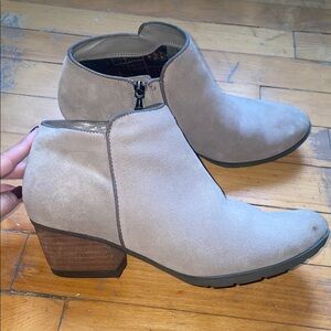 Blondo Waterproof Gray Suede Ankle Boots Size 7